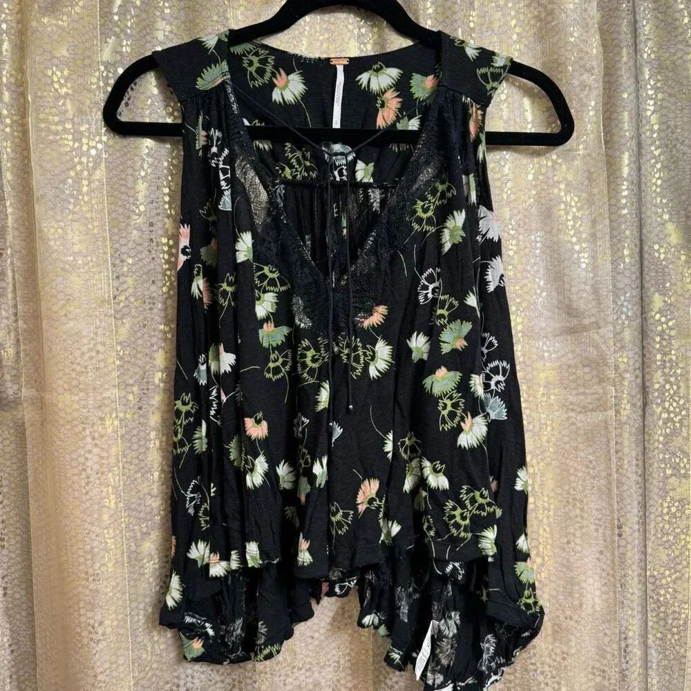 Free People Black Floral‎ Love Potion Open Back Handkerchief Hem Tank Small